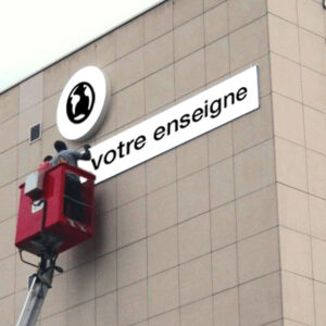 pose-supports-publicitaires-enseigne-scellement-menuiserie-nacelle